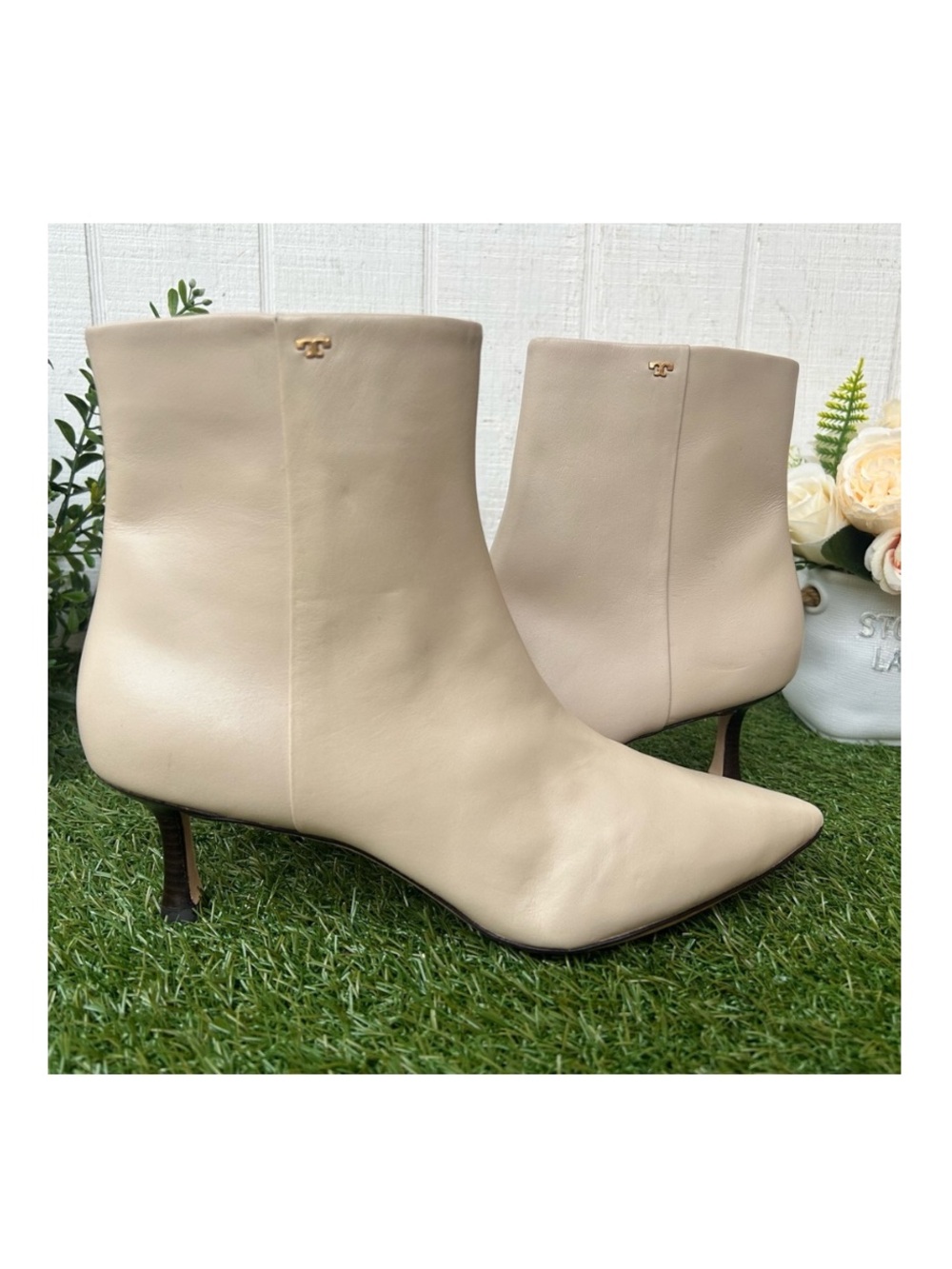 Tory Burch Light Beige Leather
Kitten Heel Pointed Ankle Bootie women size 9 NEW